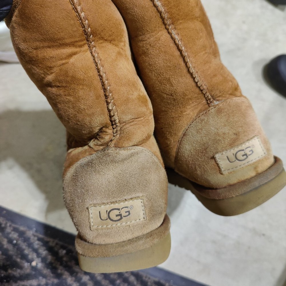 Short Uggs chestnut size 8